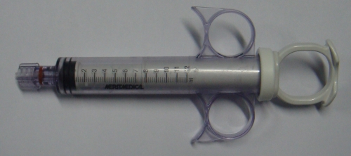 Ring grip syringe with rotating male luer lock