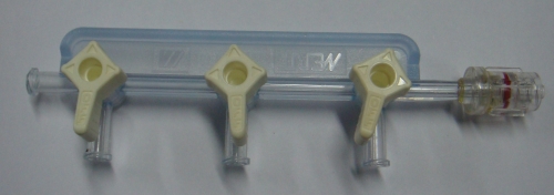 Three port manifold used for PTCA