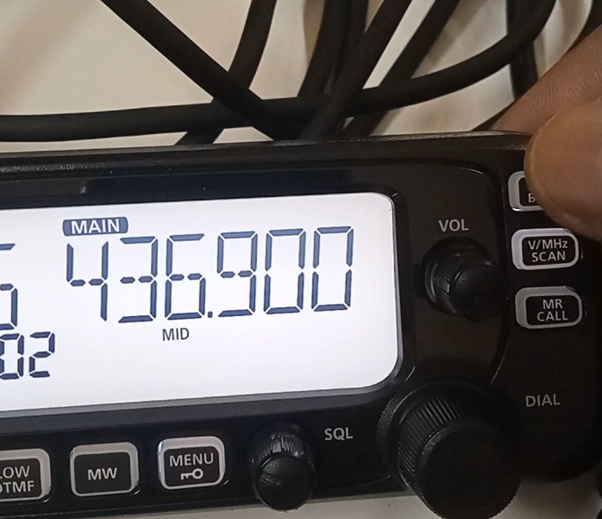 Changing main band in ICOM 2730